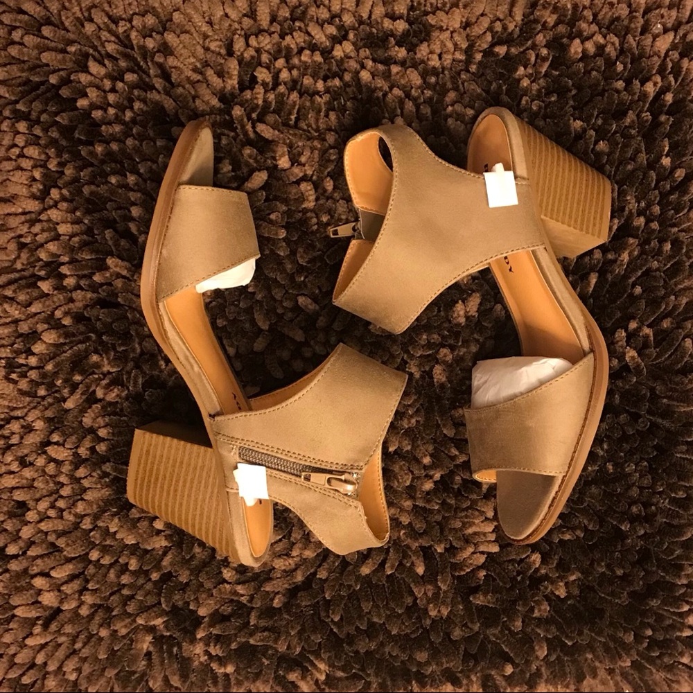 Rock and Candy Aleeya Block Heel Sandal Size 6.5